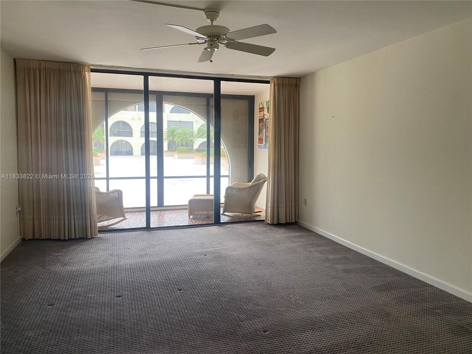 最近租的: $2,100 (2 贝兹, 2 浴室, 1637 平方英尺)