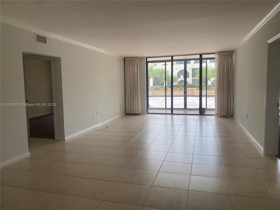 最近租的: $2,100 (2 贝兹, 2 浴室, 1637 平方英尺)