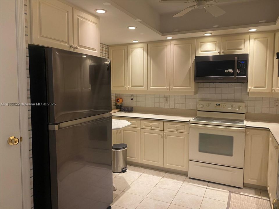 最近租的: $2,100 (2 贝兹, 2 浴室, 1637 平方英尺)