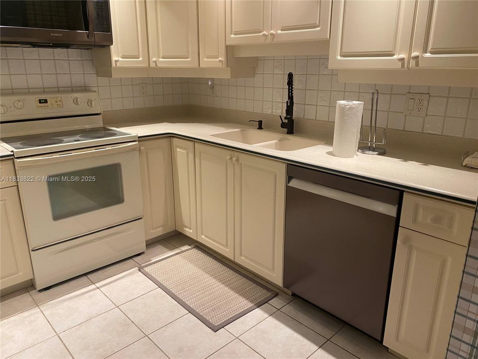 最近租的: $2,100 (2 贝兹, 2 浴室, 1637 平方英尺)