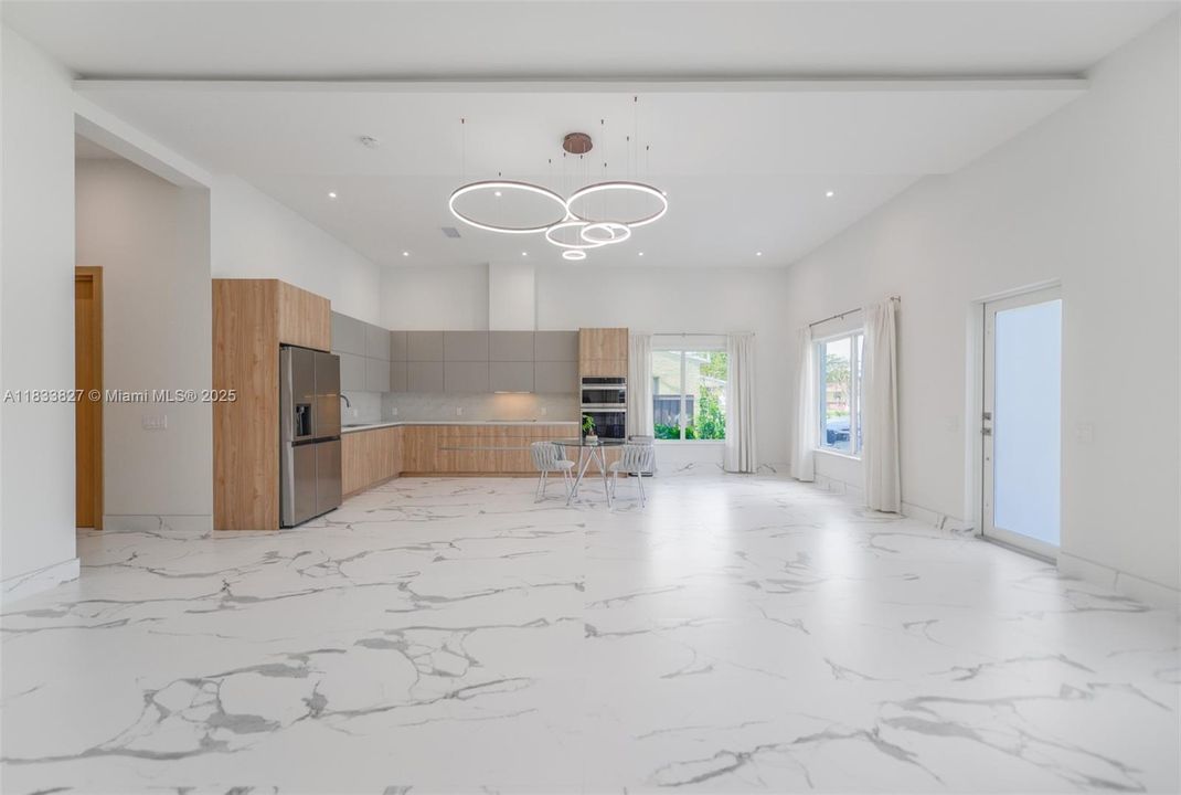 For Rent: $5,500 (5 beds, 3 baths, 2199 Square Feet)