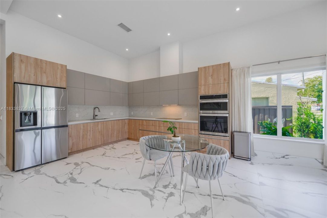 For Rent: $5,500 (5 beds, 3 baths, 2199 Square Feet)