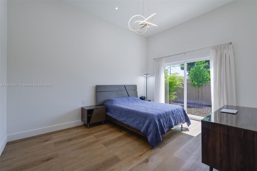 For Rent: $5,500 (5 beds, 3 baths, 2199 Square Feet)