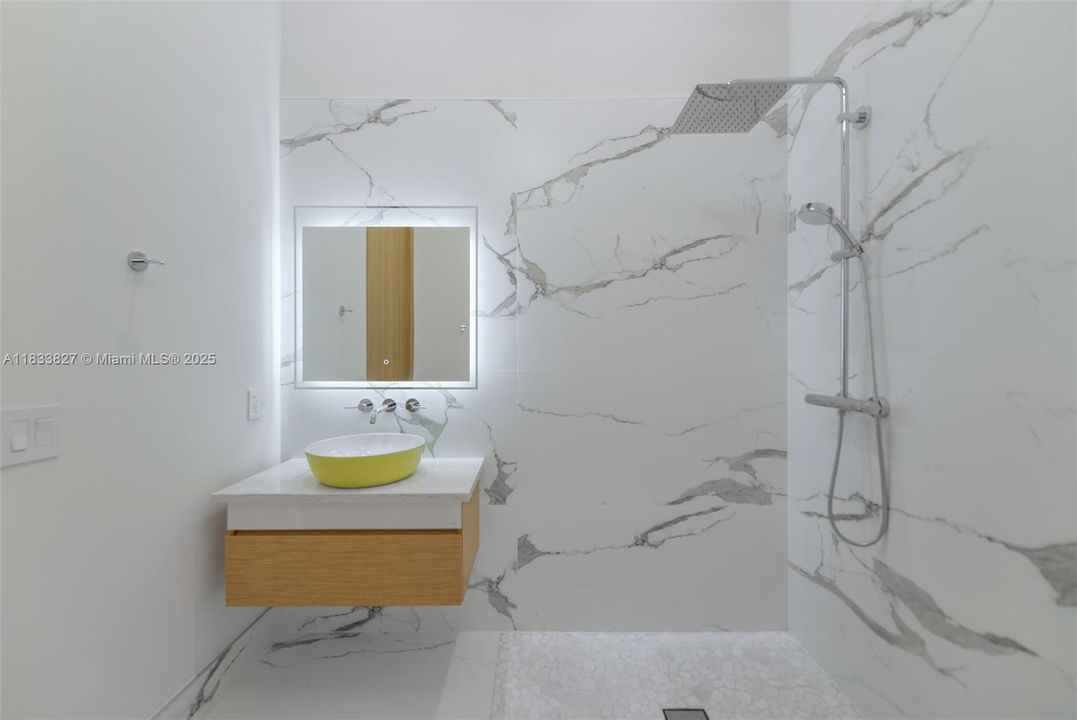 For Rent: $5,500 (5 beds, 3 baths, 2199 Square Feet)