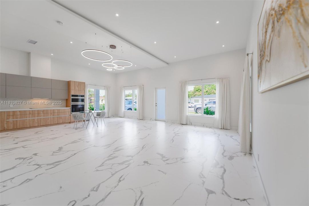 For Rent: $5,500 (5 beds, 3 baths, 2199 Square Feet)