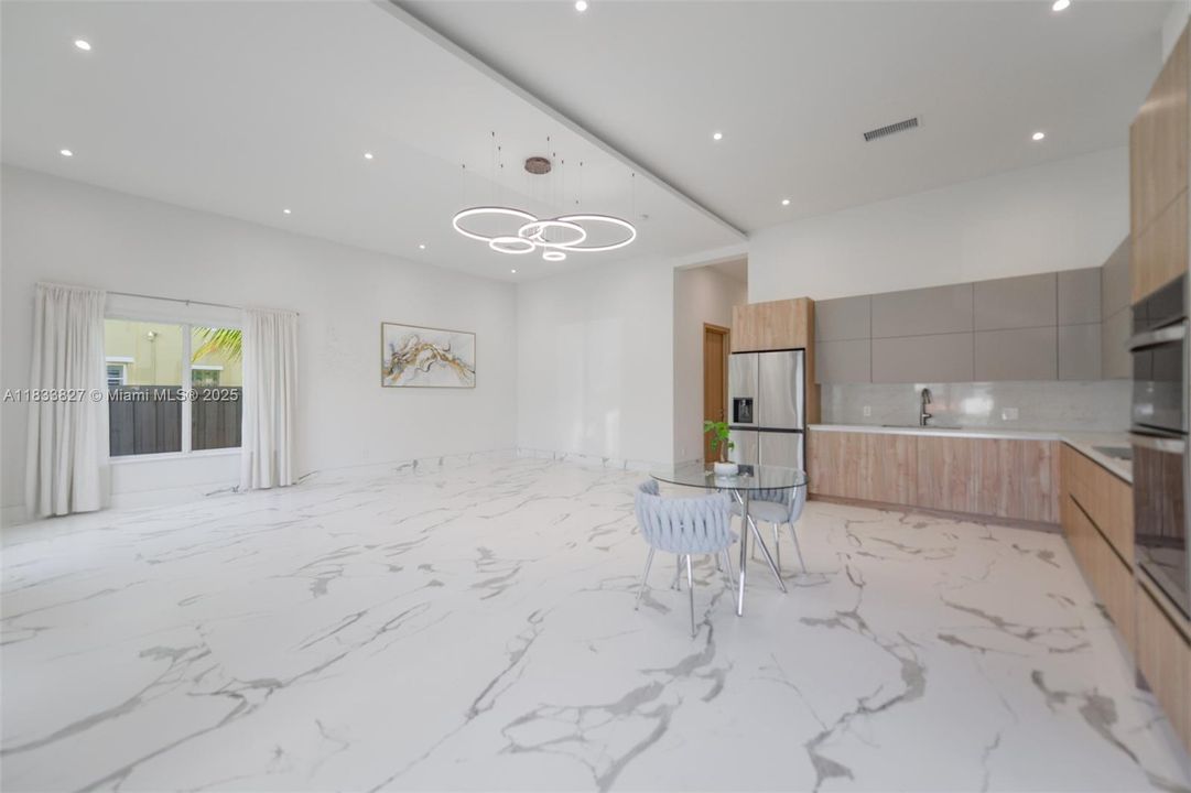 For Rent: $5,500 (5 beds, 3 baths, 2199 Square Feet)