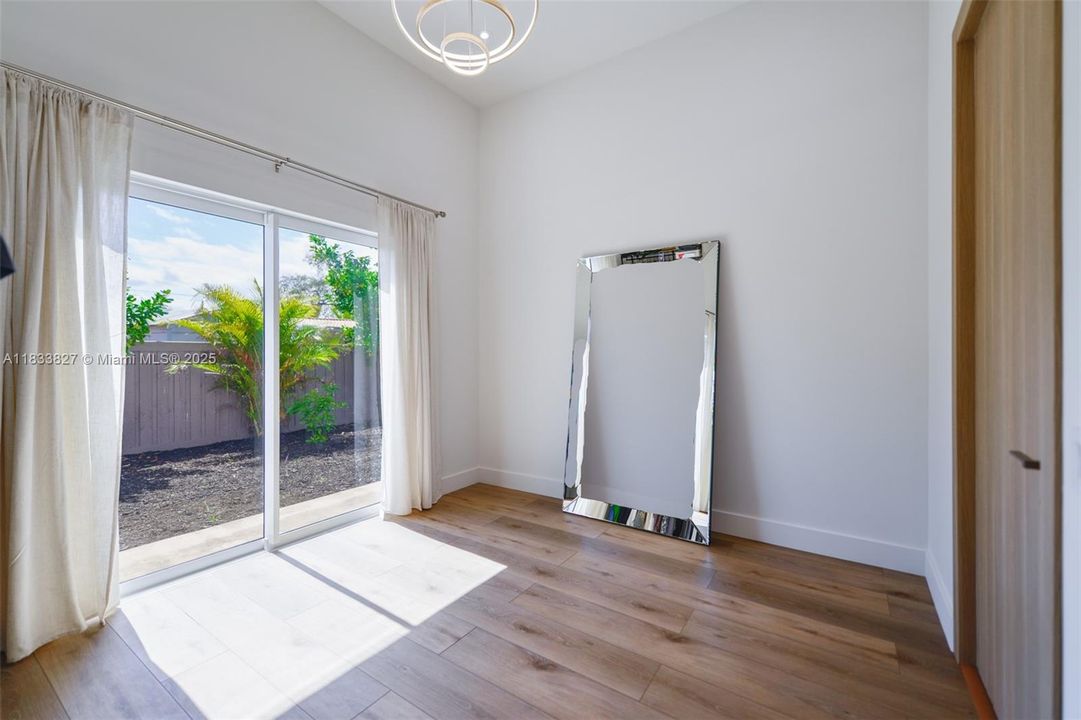 For Rent: $5,500 (5 beds, 3 baths, 2199 Square Feet)