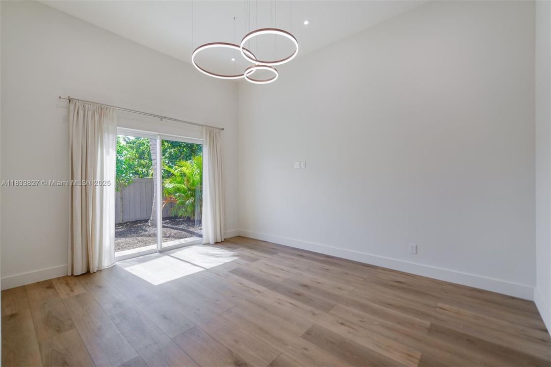 For Rent: $5,500 (5 beds, 3 baths, 2199 Square Feet)