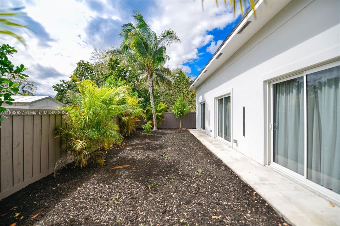 For Rent: $5,500 (5 beds, 3 baths, 2199 Square Feet)