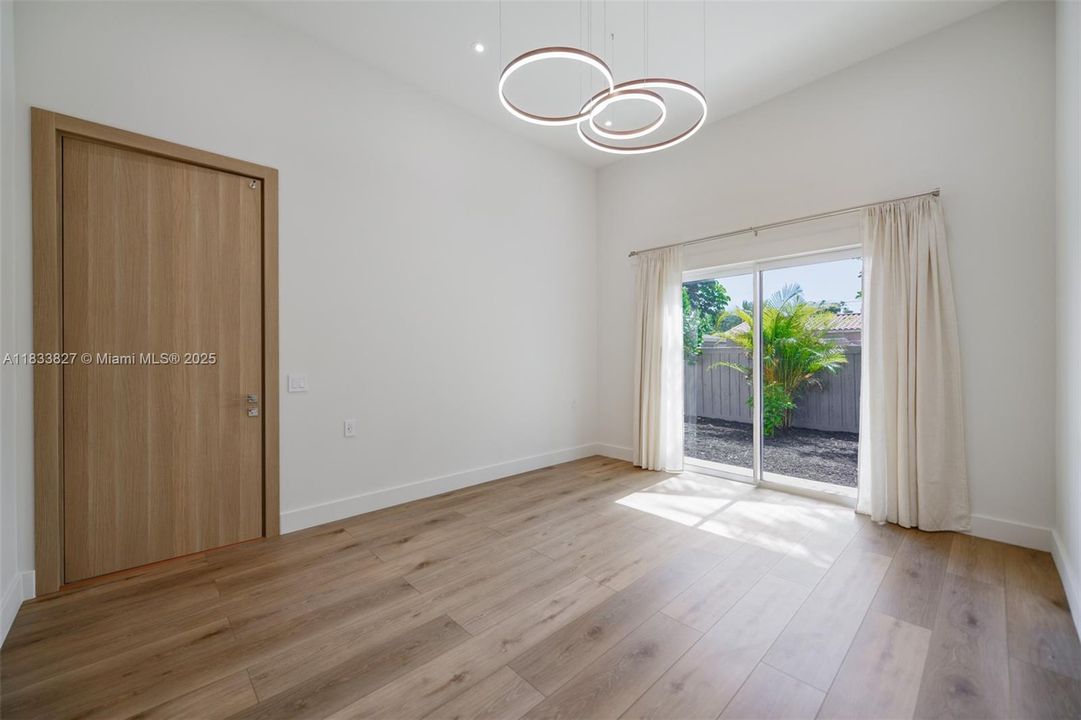 For Rent: $5,500 (5 beds, 3 baths, 2199 Square Feet)