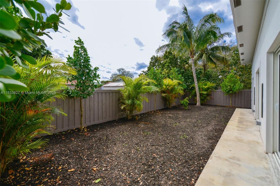 For Rent: $5,500 (5 beds, 3 baths, 2199 Square Feet)