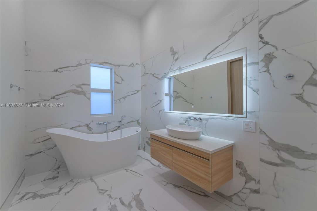 For Rent: $5,500 (5 beds, 3 baths, 2199 Square Feet)