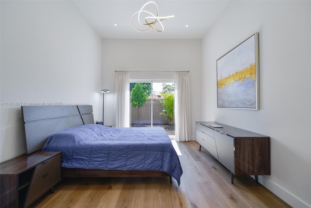 For Rent: $5,500 (5 beds, 3 baths, 2199 Square Feet)