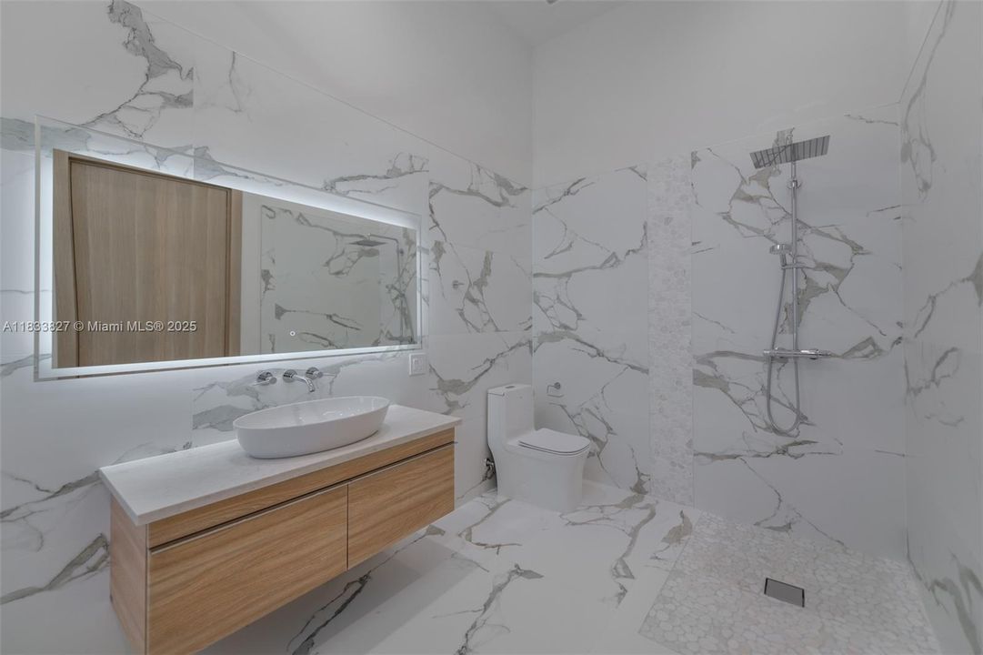 For Rent: $5,500 (5 beds, 3 baths, 2199 Square Feet)