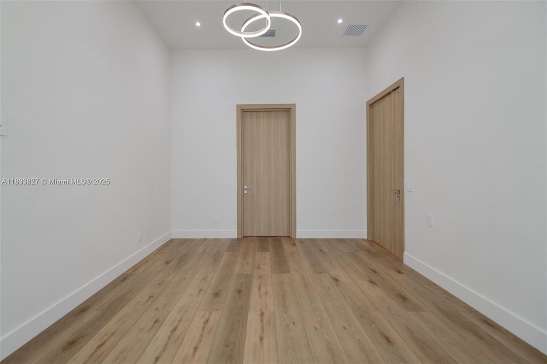 For Rent: $5,500 (5 beds, 3 baths, 2199 Square Feet)