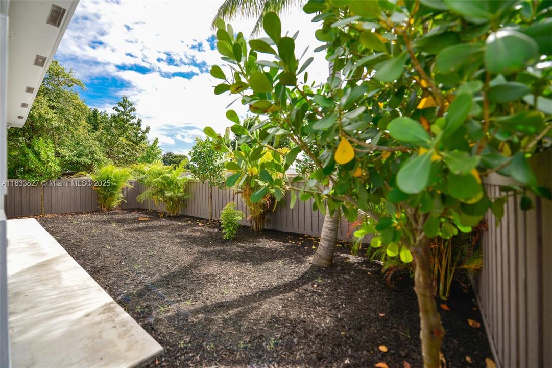 For Rent: $5,500 (5 beds, 3 baths, 2199 Square Feet)