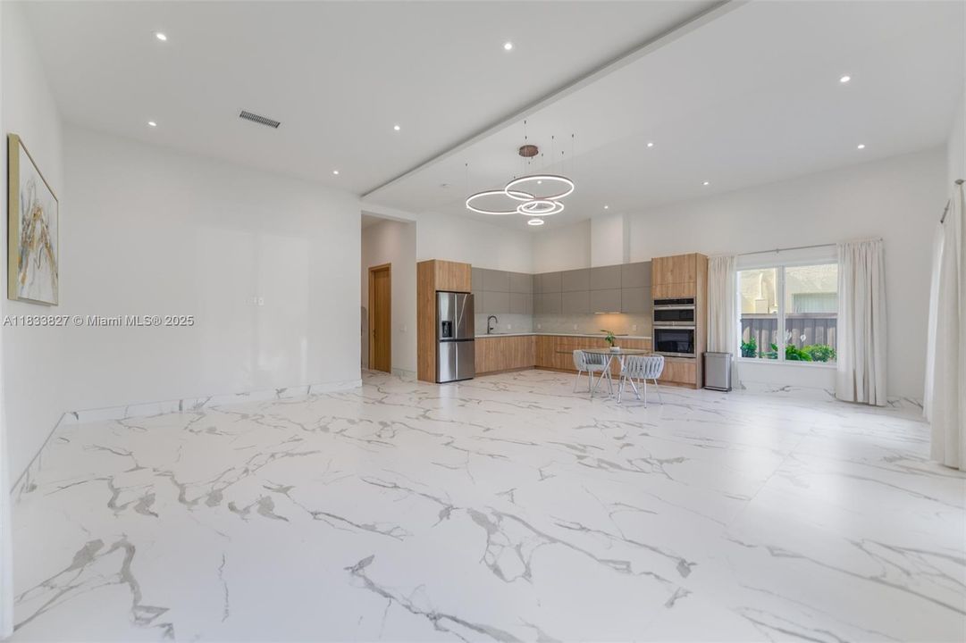 For Rent: $5,500 (5 beds, 3 baths, 2199 Square Feet)