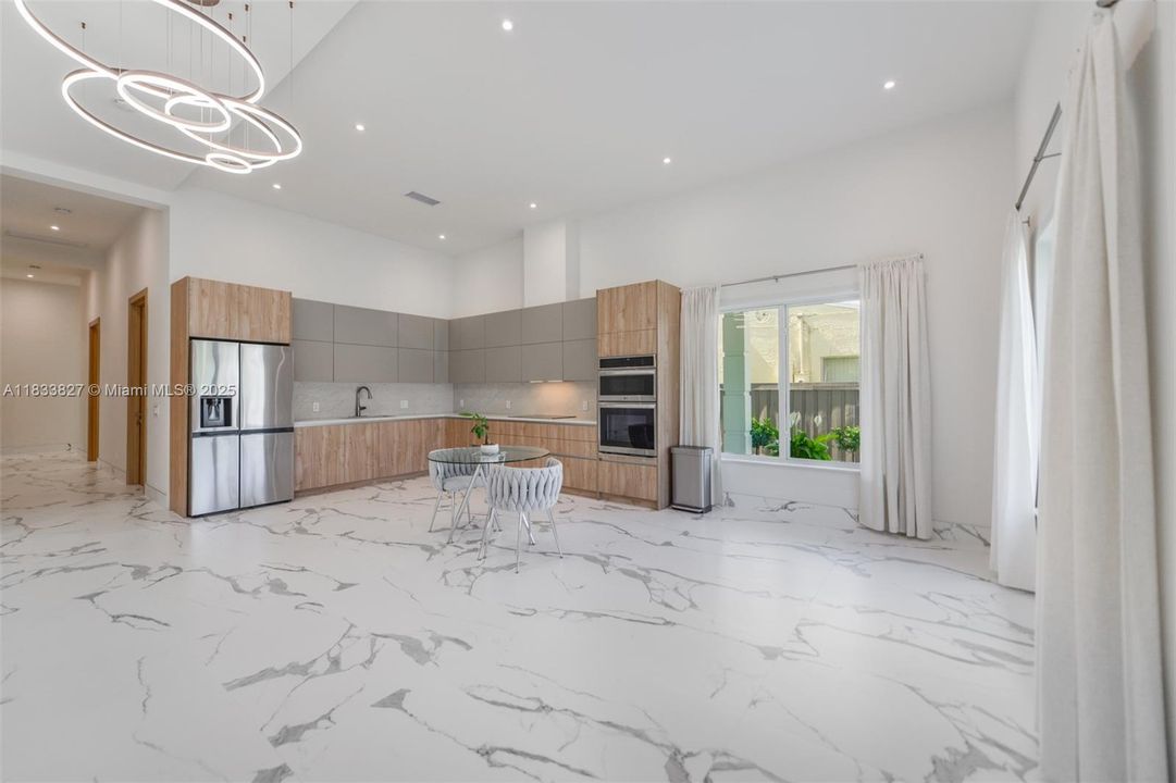 For Rent: $5,500 (5 beds, 3 baths, 2199 Square Feet)