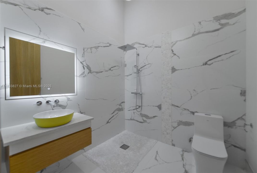 For Rent: $5,500 (5 beds, 3 baths, 2199 Square Feet)