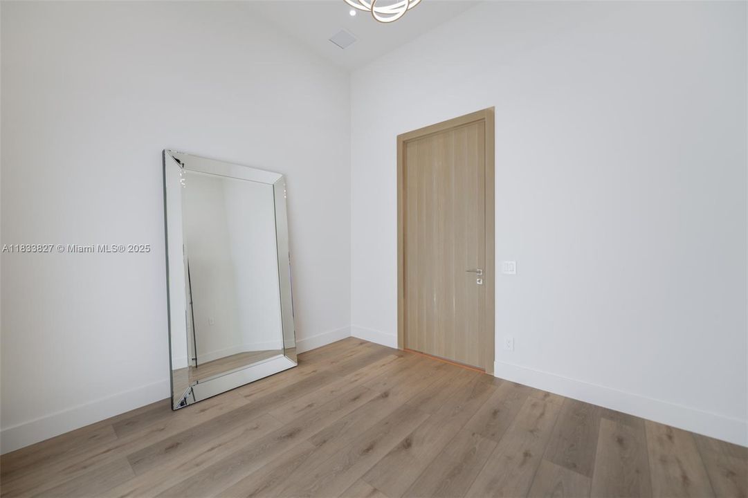 For Rent: $5,500 (5 beds, 3 baths, 2199 Square Feet)