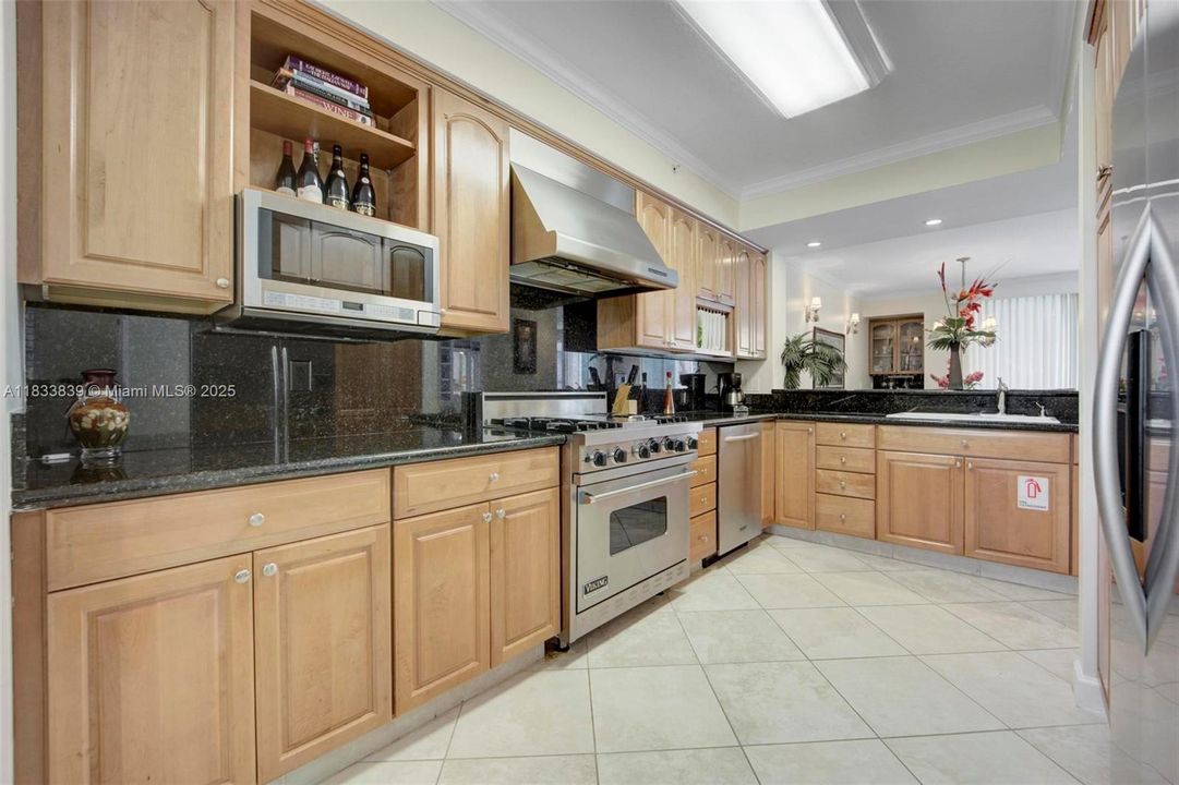 待售: $1,225,000 (3 贝兹, 2 浴室, 2026 平方英尺)