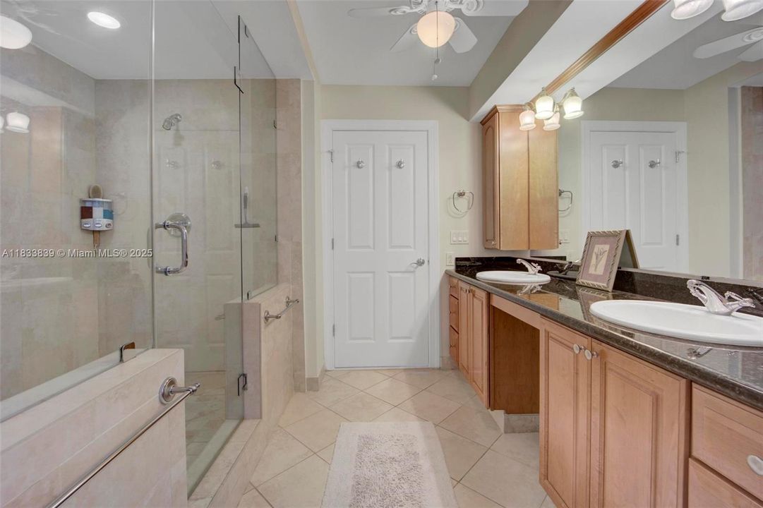 待售: $1,225,000 (3 贝兹, 2 浴室, 2026 平方英尺)