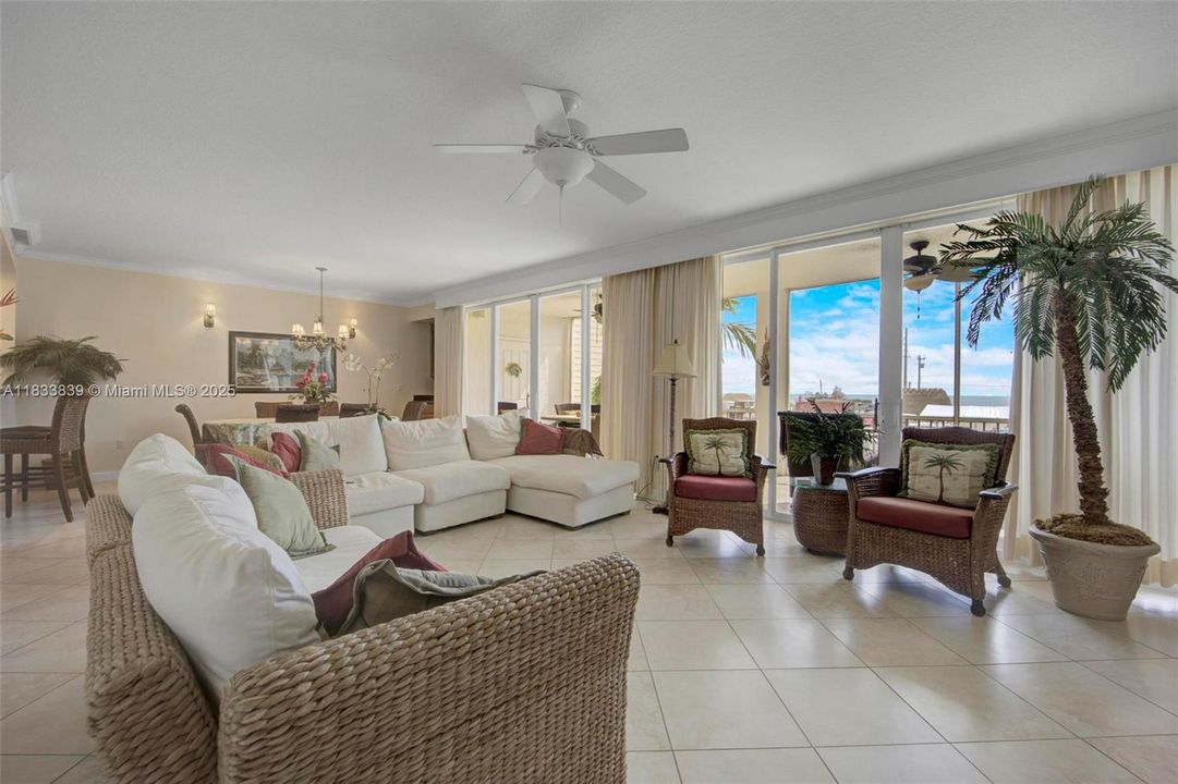 待售: $1,225,000 (3 贝兹, 2 浴室, 2026 平方英尺)