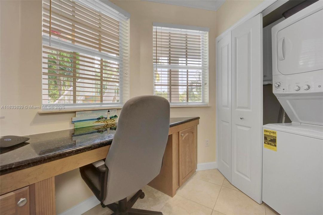 待售: $1,225,000 (3 贝兹, 2 浴室, 2026 平方英尺)