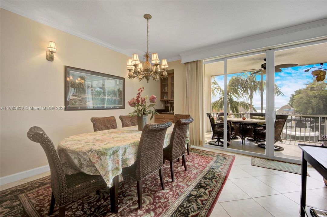 待售: $1,225,000 (3 贝兹, 2 浴室, 2026 平方英尺)