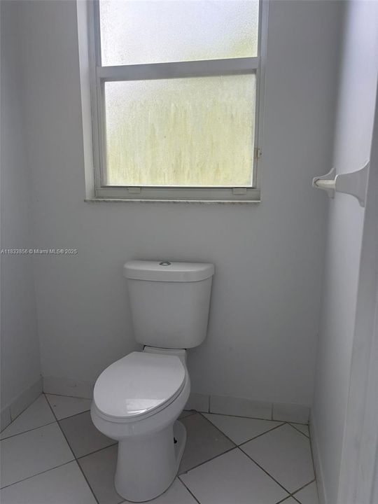 合同活跃: $975,000 (6 贝兹, 3 浴室, 3628 平方英尺)