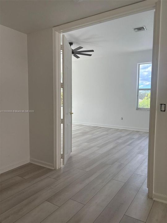 合同活跃: $975,000 (6 贝兹, 3 浴室, 3628 平方英尺)