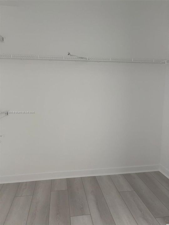 合同活跃: $975,000 (6 贝兹, 3 浴室, 3628 平方英尺)