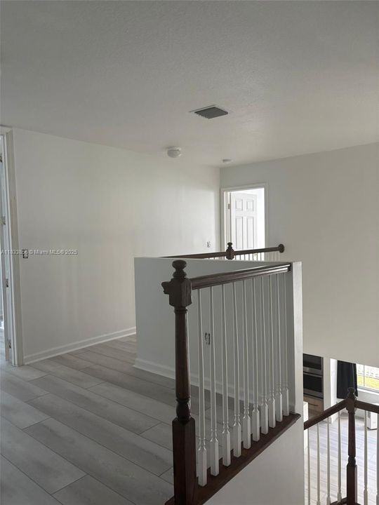 合同活跃: $975,000 (6 贝兹, 3 浴室, 3628 平方英尺)