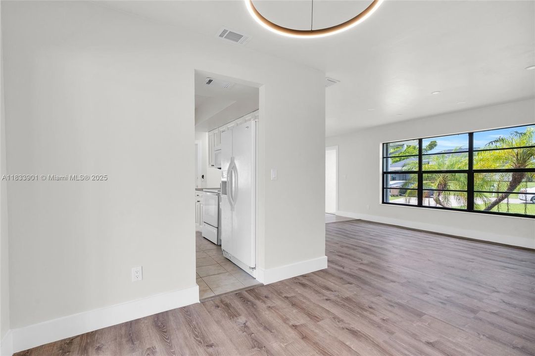 Active With Contract: $320,000 (3 beds, 2 baths, 1592 Square Feet)