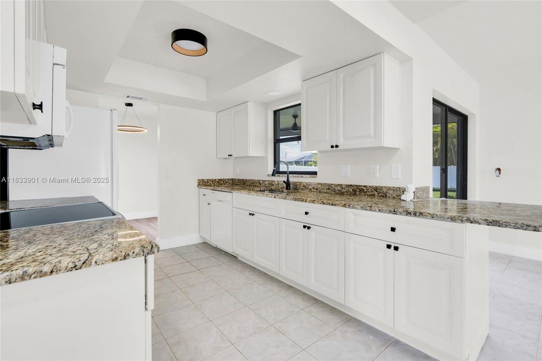 Active With Contract: $320,000 (3 beds, 2 baths, 1592 Square Feet)