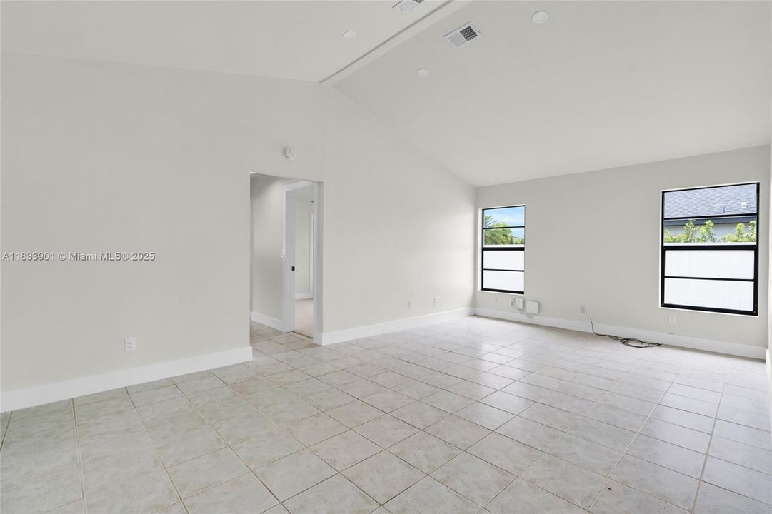 Active With Contract: $320,000 (3 beds, 2 baths, 1592 Square Feet)