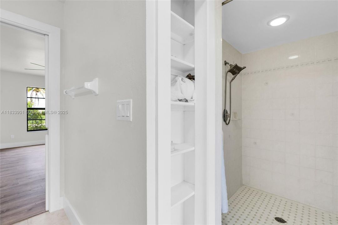 Active With Contract: $320,000 (3 beds, 2 baths, 1592 Square Feet)
