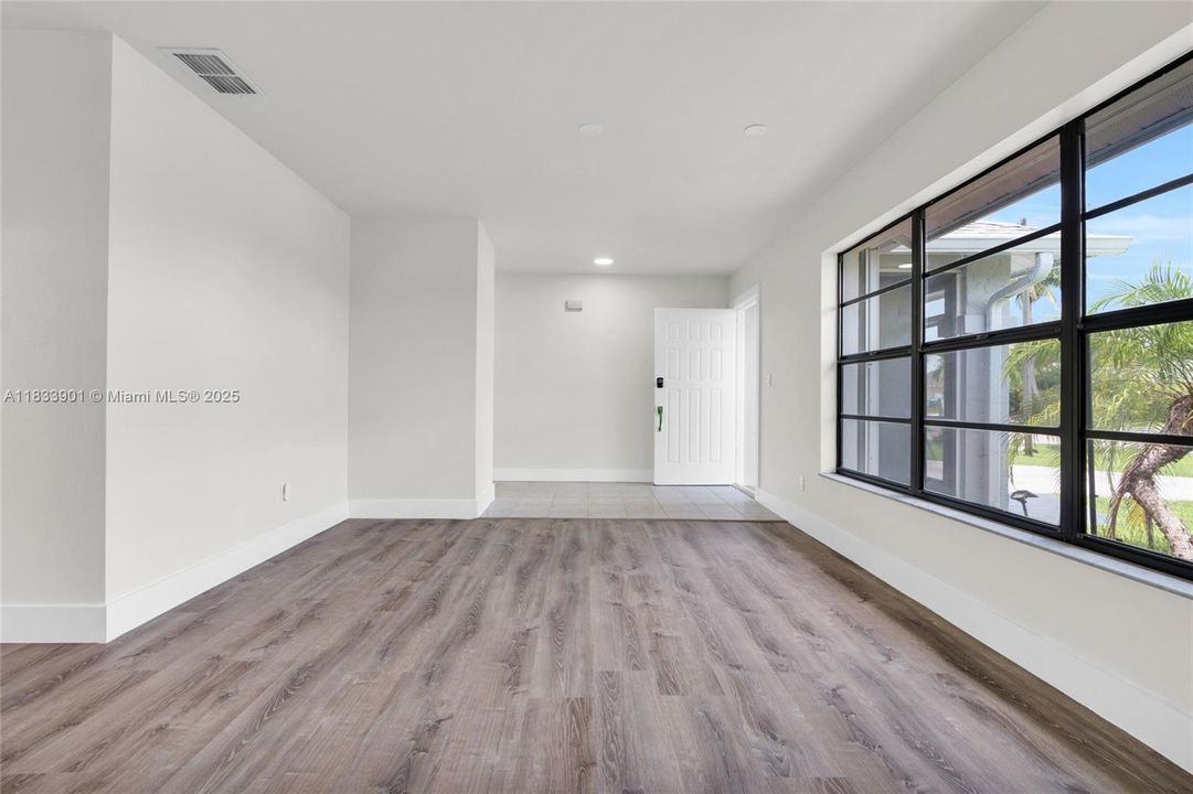 Active With Contract: $320,000 (3 beds, 2 baths, 1592 Square Feet)