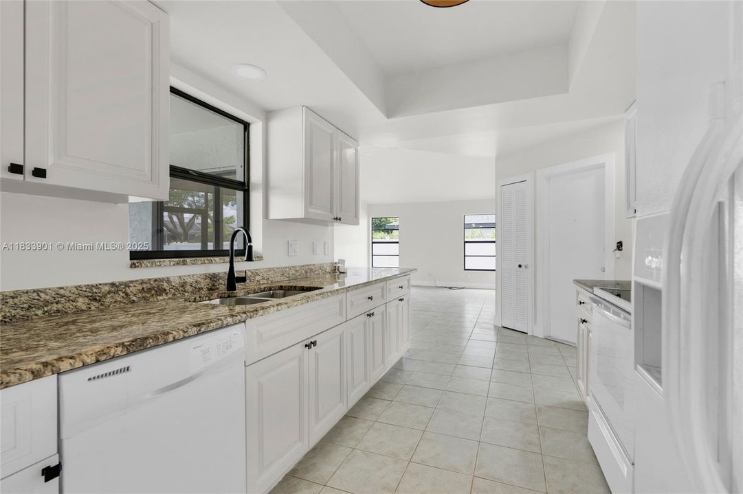 Active With Contract: $320,000 (3 beds, 2 baths, 1592 Square Feet)
