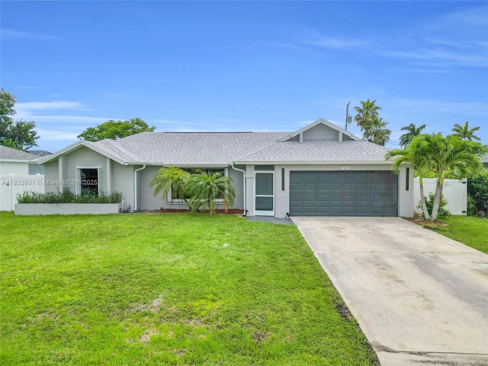 Active With Contract: $320,000 (3 beds, 2 baths, 1592 Square Feet)