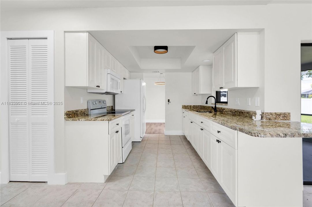 Active With Contract: $320,000 (3 beds, 2 baths, 1592 Square Feet)