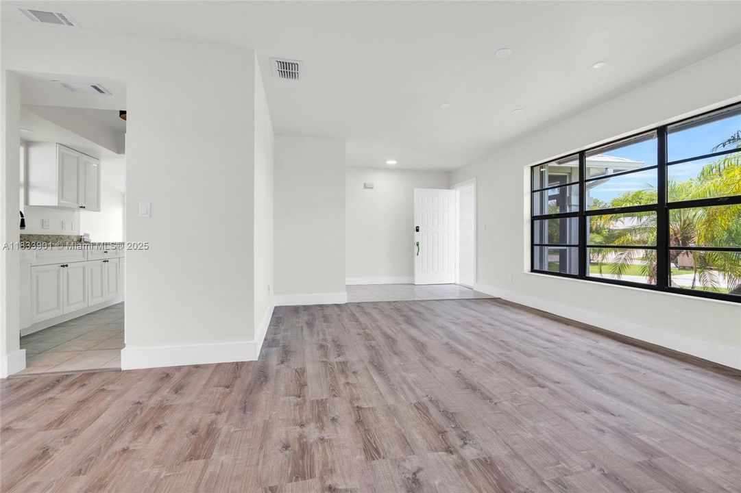 Active With Contract: $320,000 (3 beds, 2 baths, 1592 Square Feet)