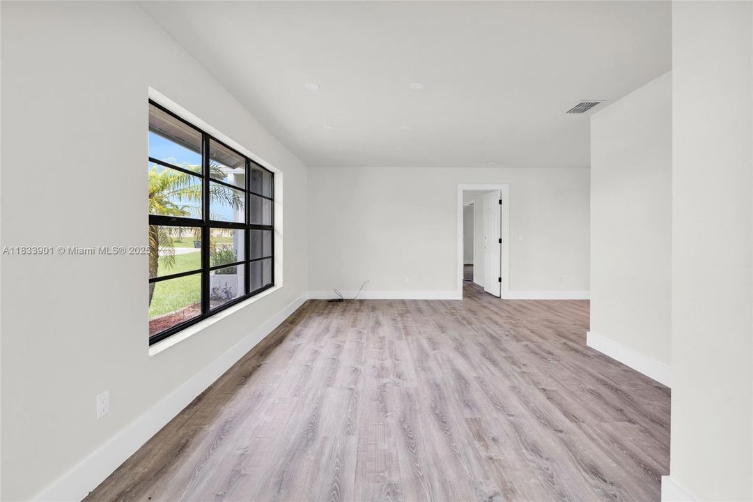 Active With Contract: $320,000 (3 beds, 2 baths, 1592 Square Feet)