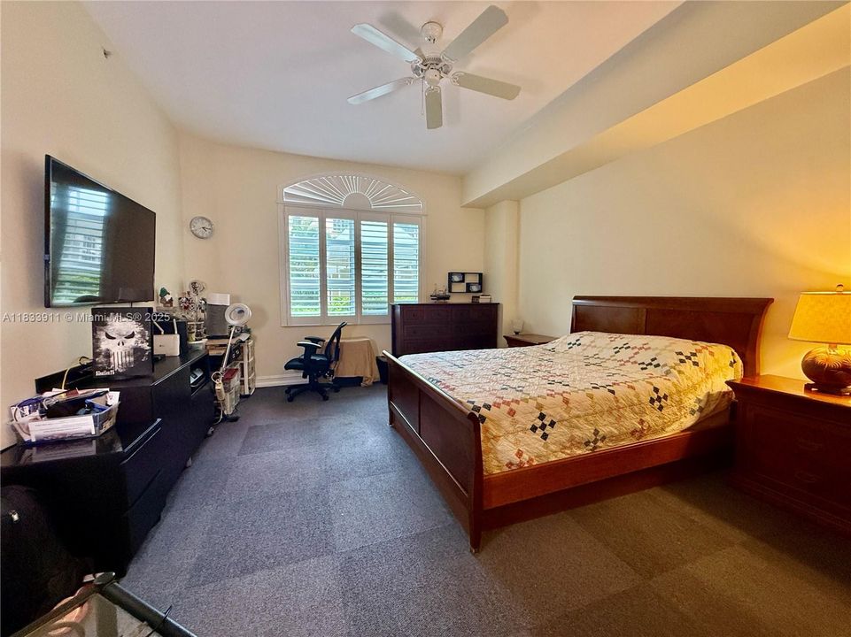 For Sale: $435,000 (2 beds, 2 baths, 1290 Square Feet)