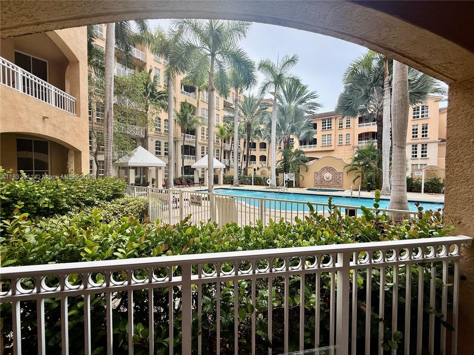 For Sale: $435,000 (2 beds, 2 baths, 1290 Square Feet)