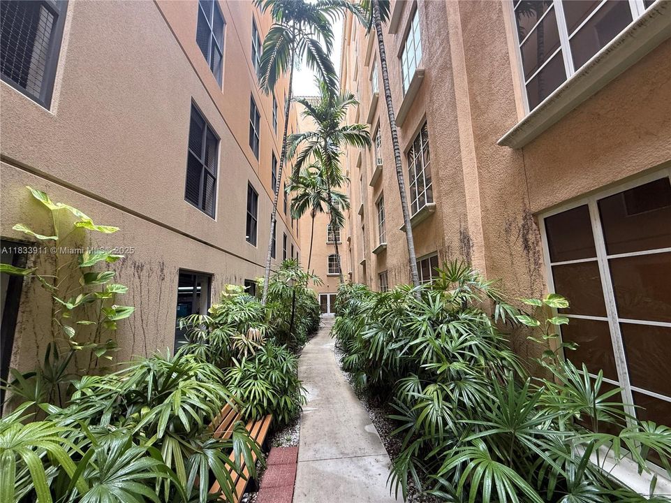 For Sale: $435,000 (2 beds, 2 baths, 1290 Square Feet)