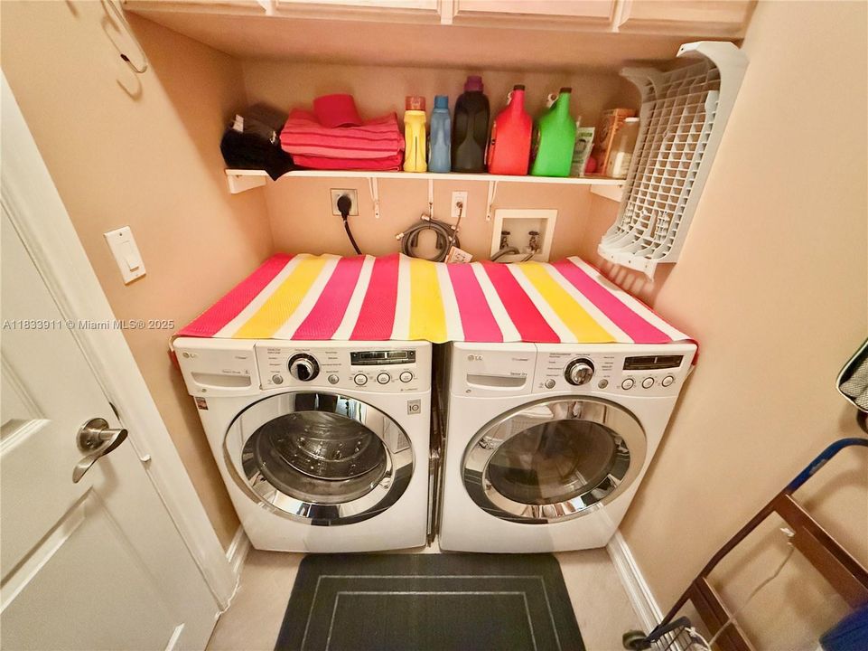 For Sale: $435,000 (2 beds, 2 baths, 1290 Square Feet)