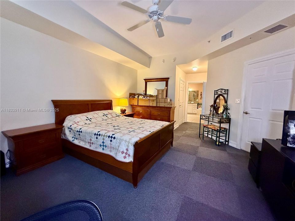 For Sale: $435,000 (2 beds, 2 baths, 1290 Square Feet)