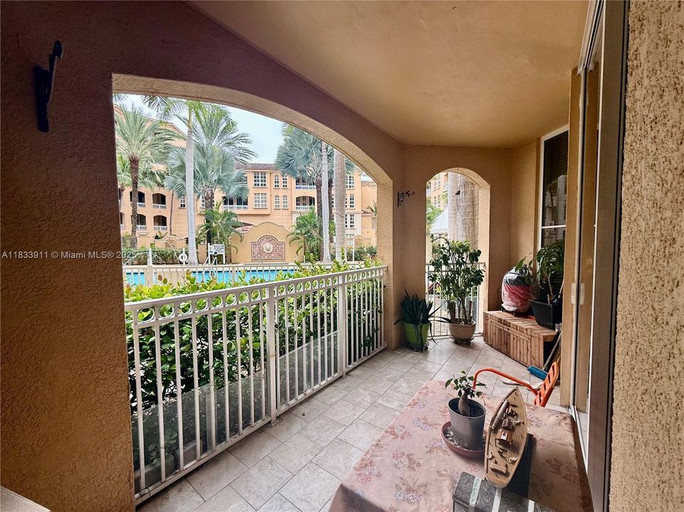 For Sale: $435,000 (2 beds, 2 baths, 1290 Square Feet)