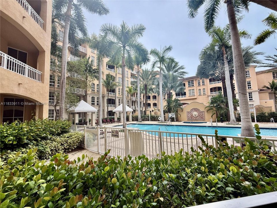 For Sale: $435,000 (2 beds, 2 baths, 1290 Square Feet)